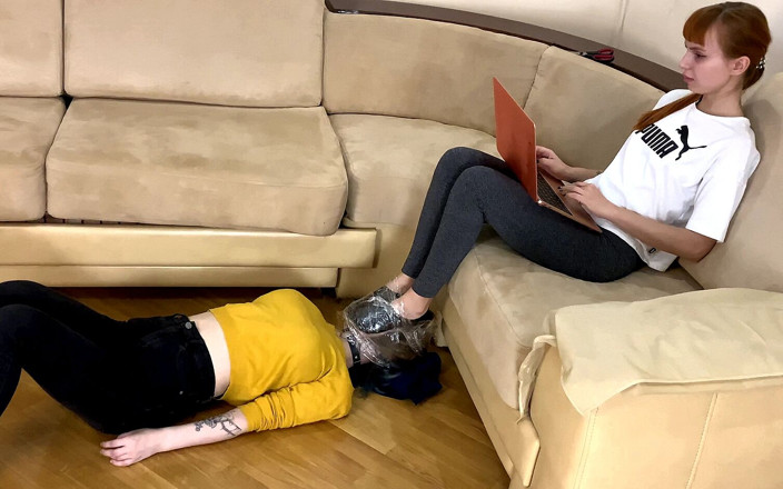 Petite Princesses Femdom: Je respire ma salope avec des chaussettes sales ! Des chaussettes...