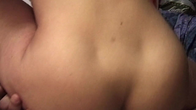 THAGSON MILFS: Tesão de milf garganta profunda latejante pau em garagem desleixada...