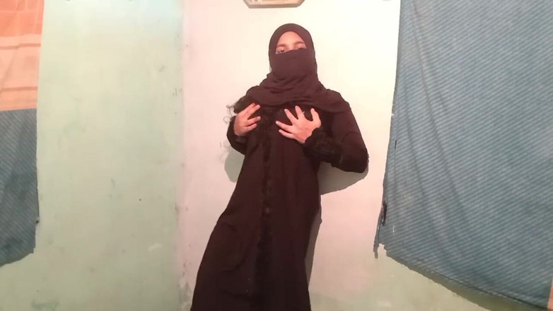 Gulaab: Hidžábská dívka chce hardcore s hinduistou
