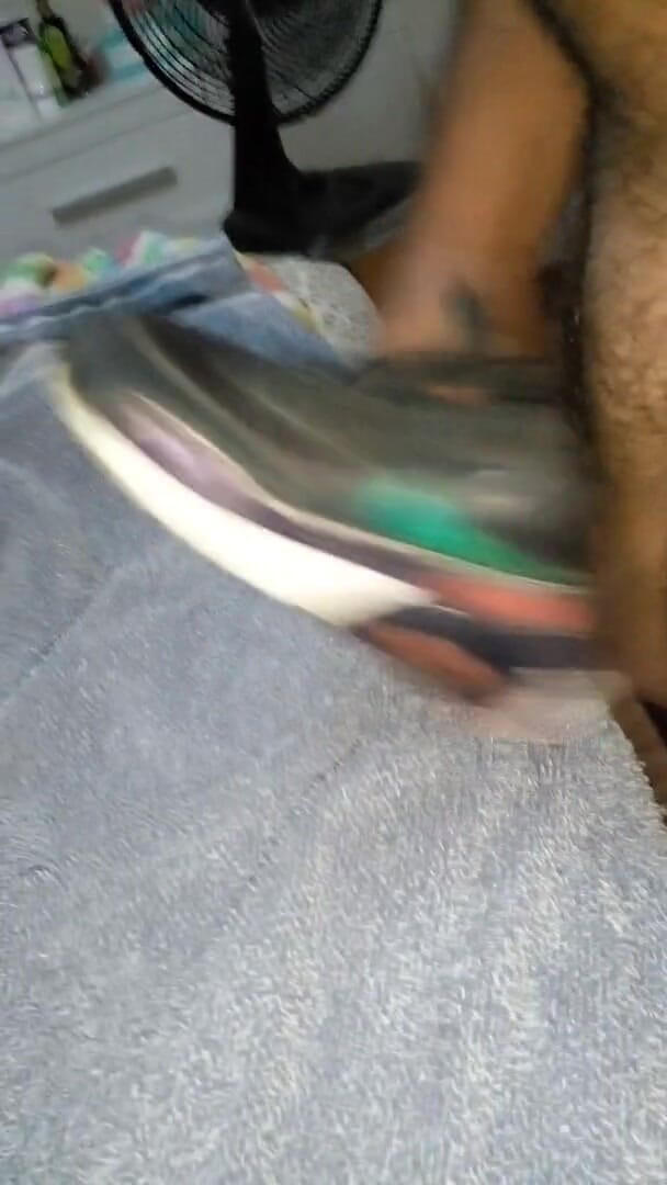 Sneakerfetish_BR: Futai și ejaculare pe My Old Air Max