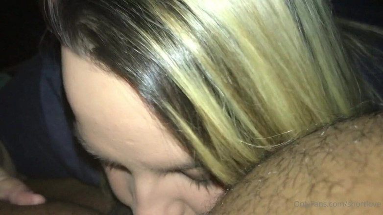 Shortloveof: Lei succhia lo sperma fuori quel piccolo cazzo