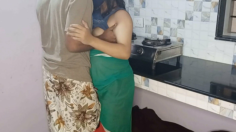 Queenrima: 아침에 부엌 스탠드에서 따먹히는 Reema Bhabhi
