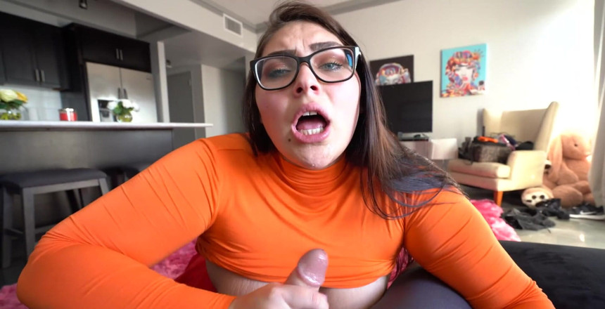 Jack Sterling: Sexy Velma kouří tvrdého ptáka a dostane výstřik na obličej