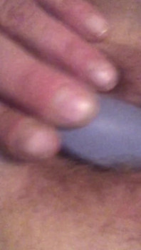 Mon vibromasseur violet me rend tellement excitée