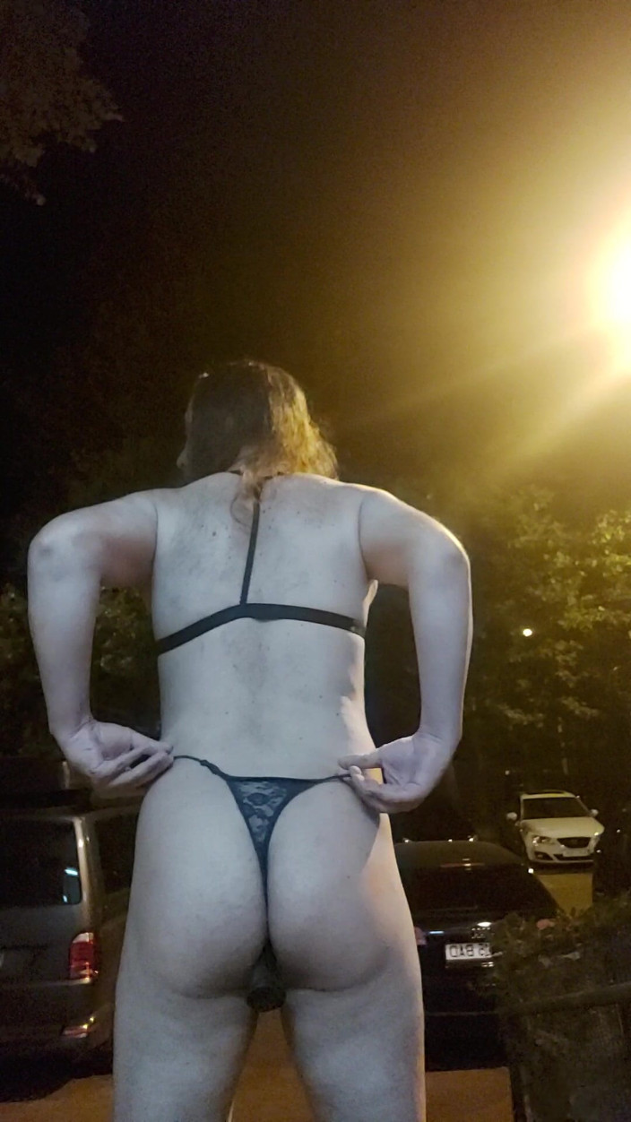 AnalStreetWhore: Noc na świeżym powietrzu