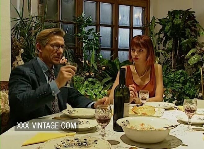 XXX-Vintage: スインガーディナーパーティーでのヴィンテージ3P-1で2つのシーン