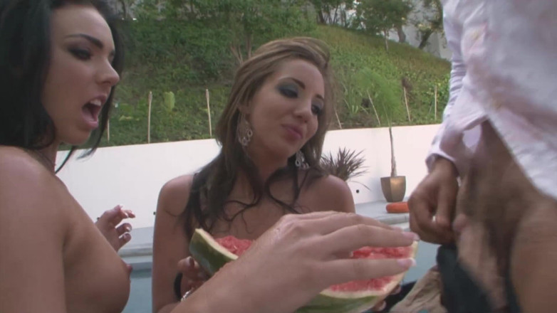 Rocco Siffredi porn: Incrível trio perto da piscina
