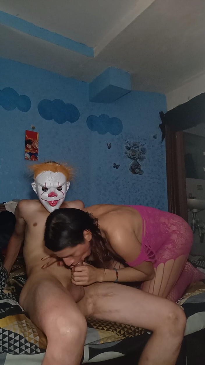 Femboy from Colombia: La mia matrigna è tornata per una buona visita