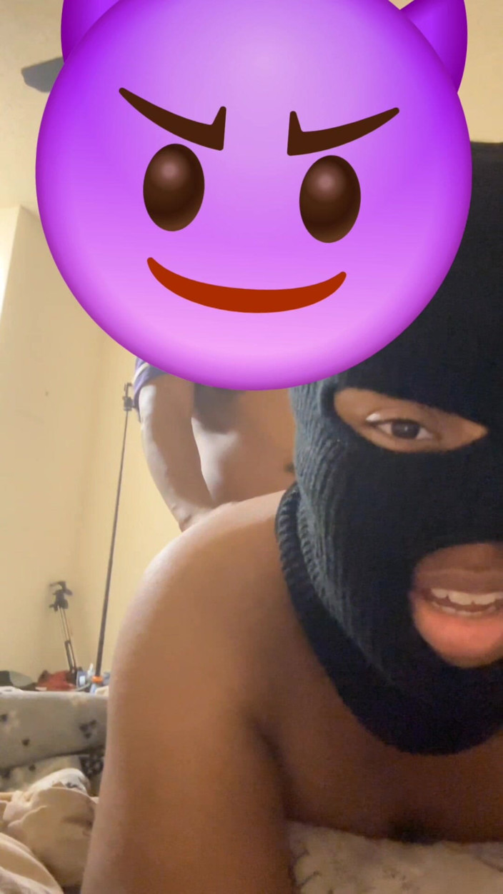 Themeatz: Il m’a parié qu’il pourrait faire dégouliner ma chatte, j’ai...