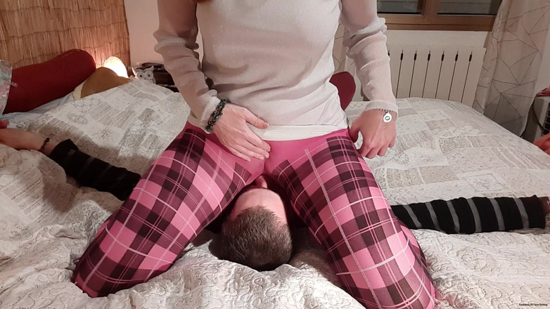 goddess82: Tetap diam dan tetap di bawah memek dan pantatku!