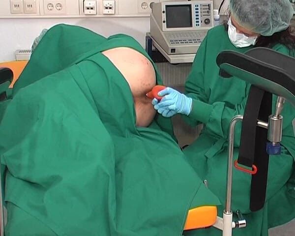 Rubber & Clinic Studio - 1ATOYS: Медсестра в зеленом операционном наряде