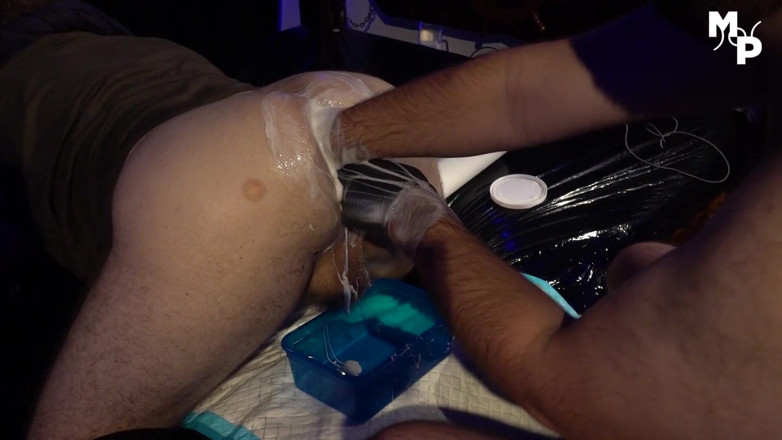 Marcus Pollack Gay: Gevuistneukt bubbelkont geboord met een gigantische dildo