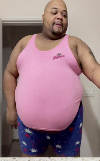 Blkhole420: Grande barriga, blusa de tanque pequeno