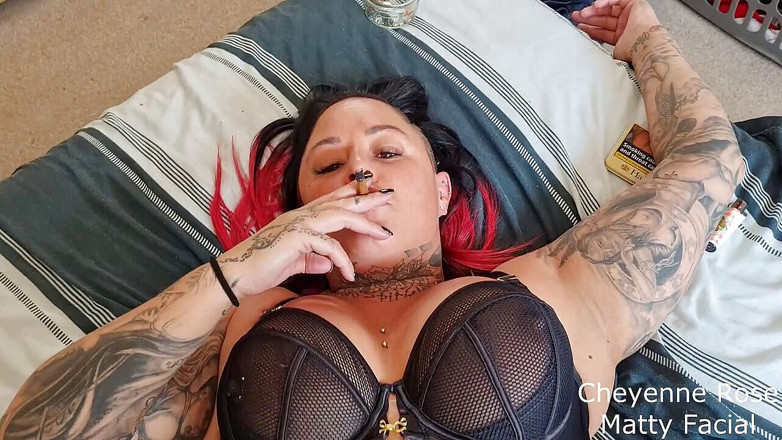 Cheyenne Rose 80: Kouřové šukání a výstřik na obličej