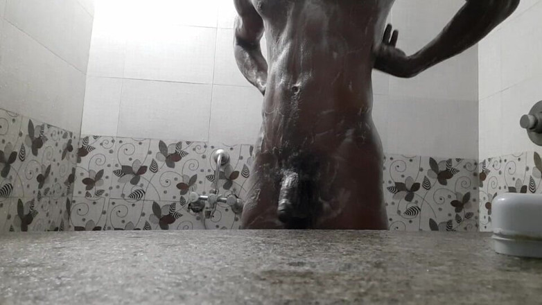 Wheyincognito: Chico cachondo en el baño duchándose
