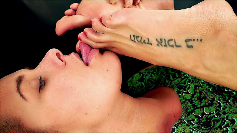 Foot Fetish Center: Bionda carina adora i piedi di sexy mora eccitante