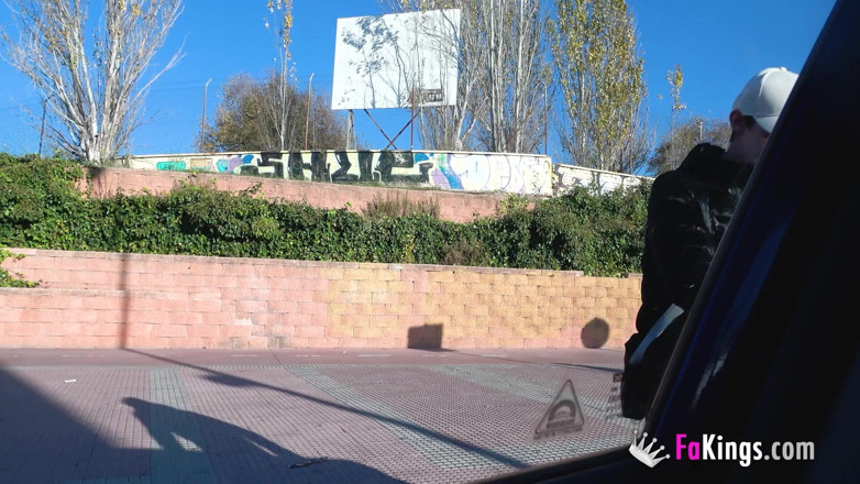 FAKings: Трах з викривленням з величезними цицьками, Зірка Луліта трахає твінка на fakings
