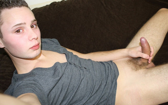 Gay Teen Boyfriends: Slim British Twink Wanks His Uncut Dick