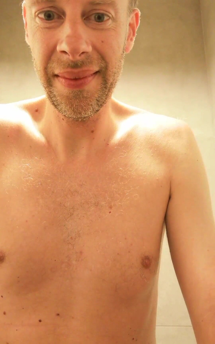 Exhibi gay NL: Kencing. Exhibi gay NL