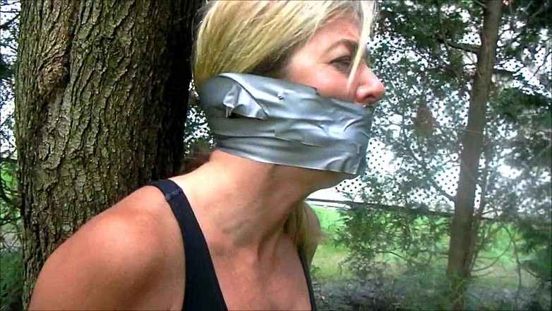 Selfgags classic: Une MILF dévergondée se fait baiser !