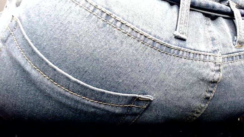 Maeling: Koloni kecil molek dihancurkan dalam seluar jeans denim dan pantat...