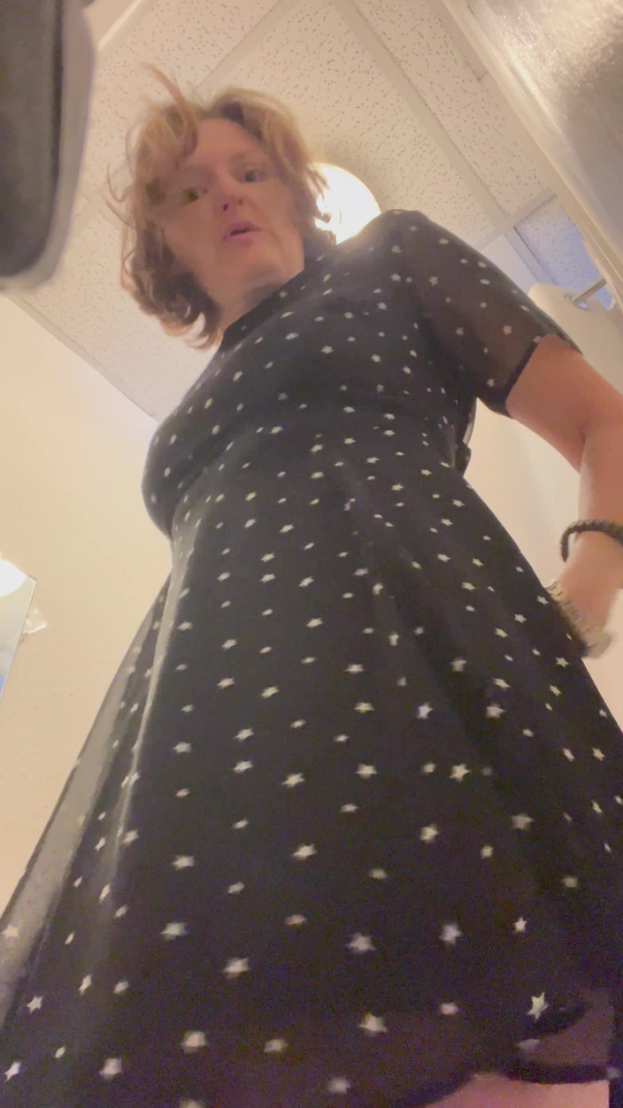 MistressWriggler: Stark Bollock nue dans un lieu public pour essayer de...