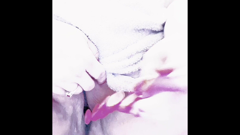36dddlovely: Jilat memek ini siapa sih?