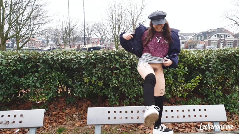 Lecherous: Clementine - jugando en el parque