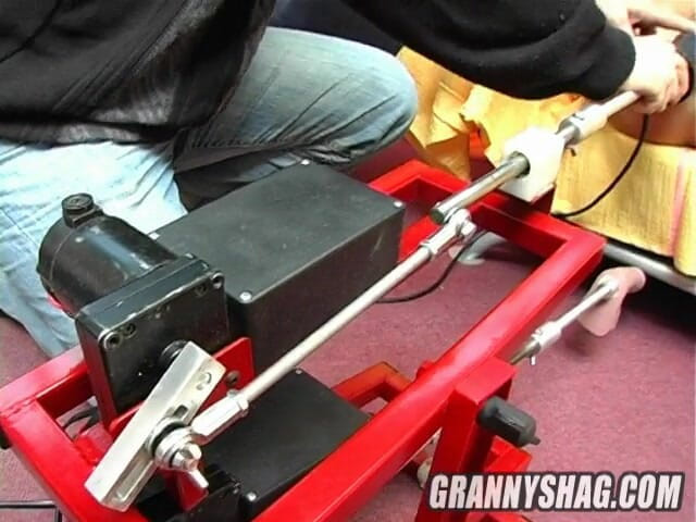 Granny Shag: Mecanicamente fodida buraco por buraco