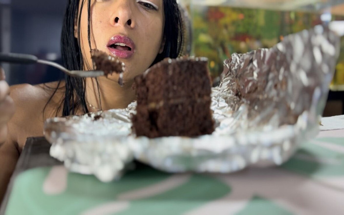 Brunettehotts: Una deliziosa torta di compleanno