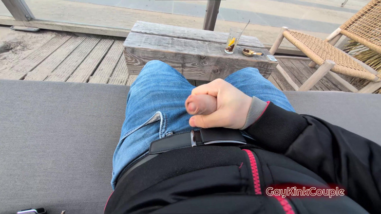 GayKinkCouple: Sahilde riskli mastürbasyon