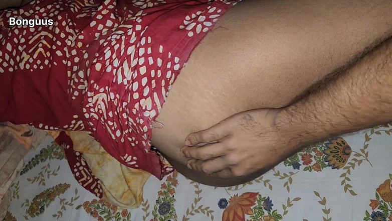 Riya Bonguus: Madrastra dándome una paja y luego me corro dentro de...