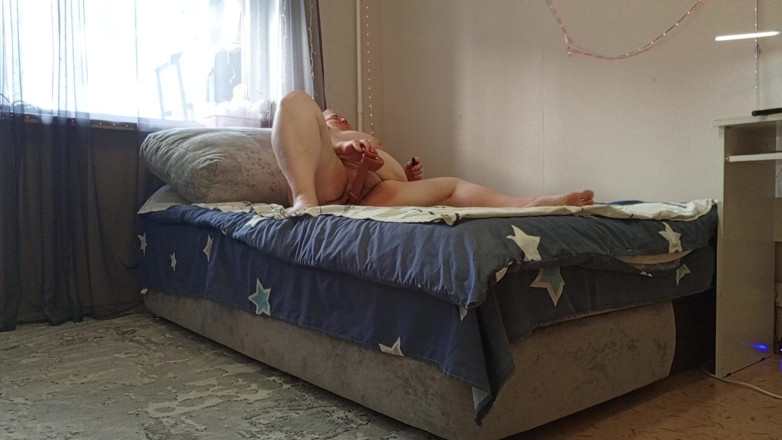 Zona901: Schwiegermutter masturbiert ihre haarige muschi mit sexspielzeug und zeigt einen...