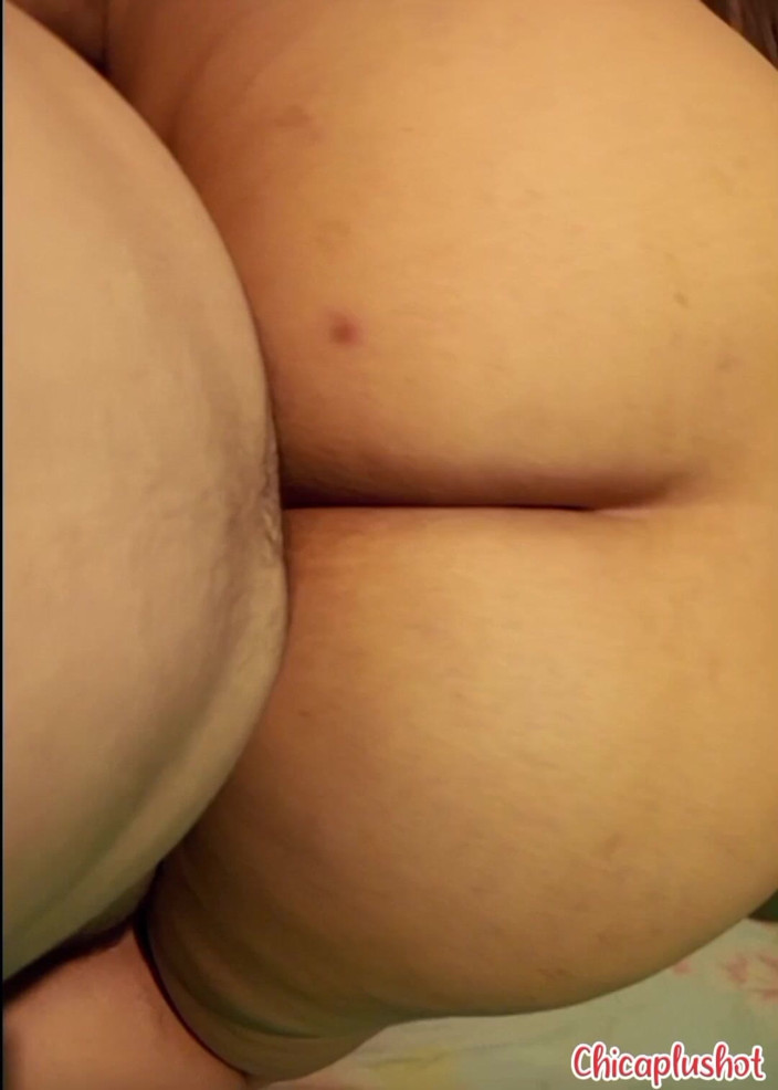ChicaPlusHot: Il mio vicino mi ha scopato a quattro