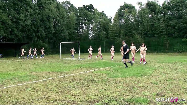 Asian porn collection: 三人組日本の十代の弄後サッカーの試合とコーチ