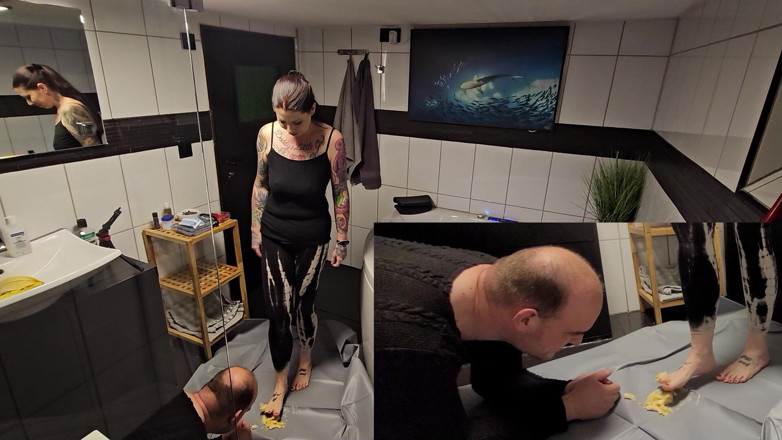 Femdom-Team-German: Lo schiavo viene nutrito con banane