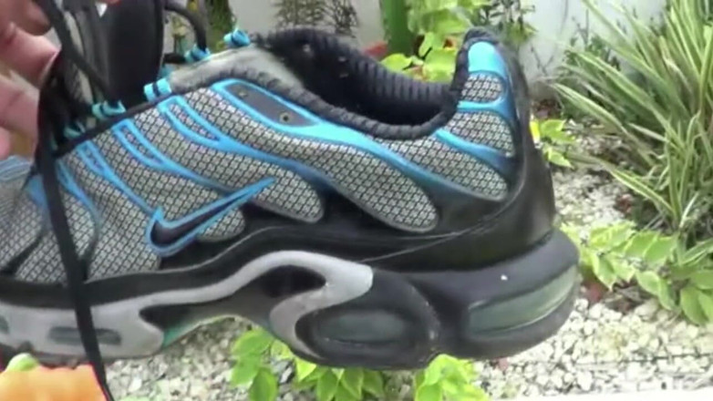 Sneaker gay: Punizione e umiliazione estrema dello schiavo