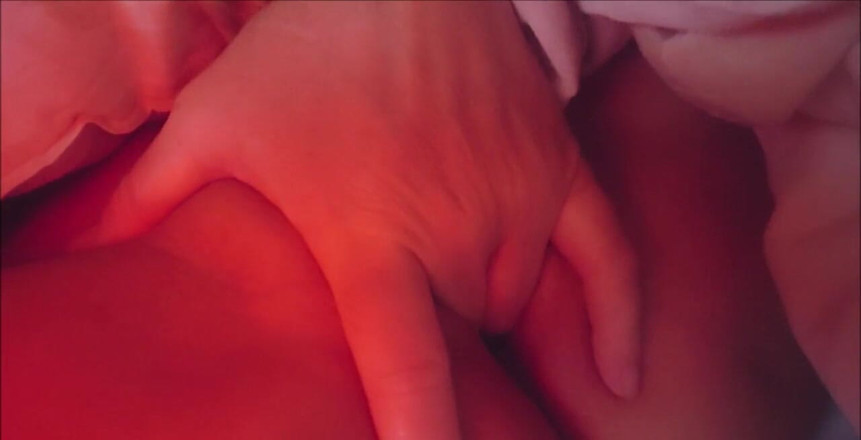 Natalie K: Good morning sexy! Rubbing off and finger fucking my wet...