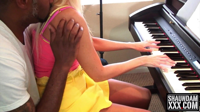 Shaundam: Le lezioni di pianoforte giocherellona di barbi
