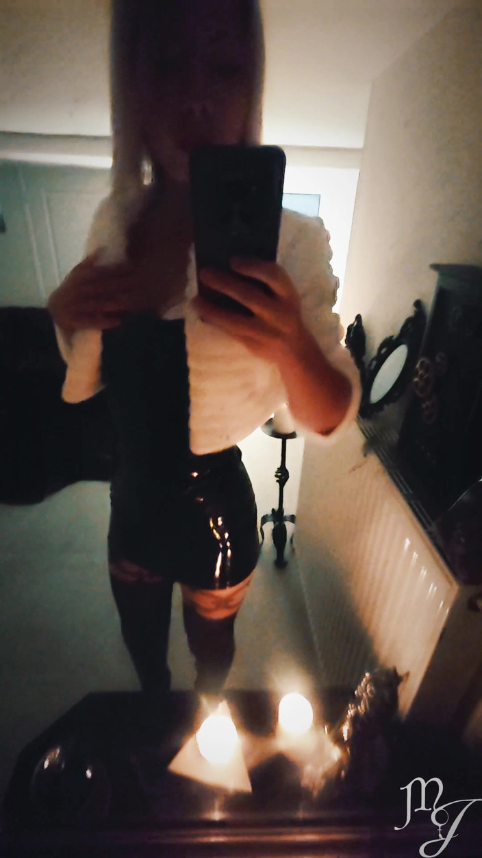 DeesseJulia: Traje del día: en mi mundo de dominación femenina - dominatrix...