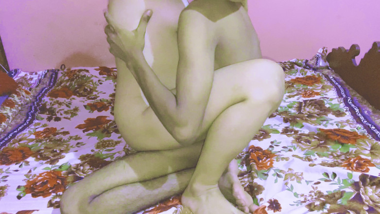 Hotgirl027: Una giovane coppia amorevole che scopa