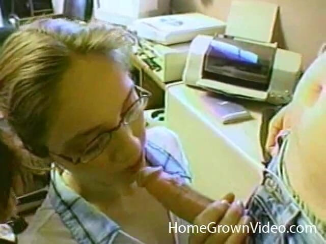 Homegrown Amateurs: Honey Haven prend une bite dans de nombreuses positions