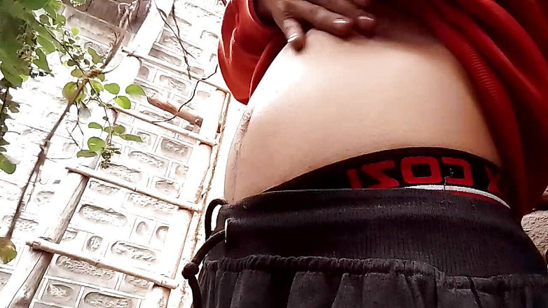 Thakursammy: Aku lagi asik kencing di kontolku sampai kering