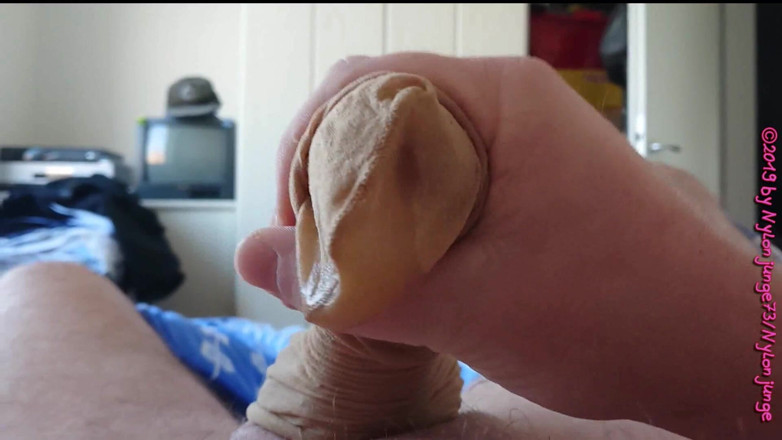 Carmen_Nylonjunge: Sperma im nylonsock