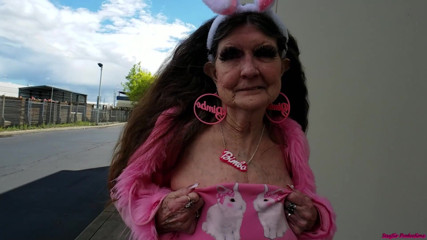 Sexy Sandra N Sir Christopher: Lapin de Pâques 2024, taquinage anal