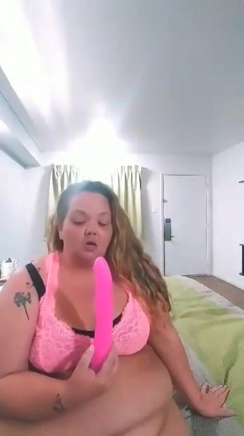 Kimmywetwet: GRUBA squirting na Wielki Dildo