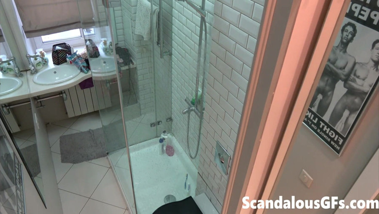 Scandalous GFs: Знімаю свою дівчину-тінку голою в душі