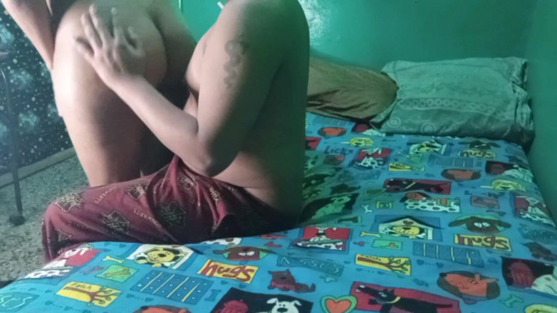 BigassMILF40: Je suce la chatte noire de ma belle-mère sexy jusqu’à...
