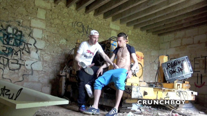 Sneaker gay: exhib witgh pairon ke varchasv men 2 badboy ke lie snikar...