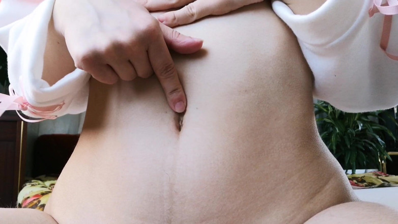 The Antichristrix: Schattige navel vingerend